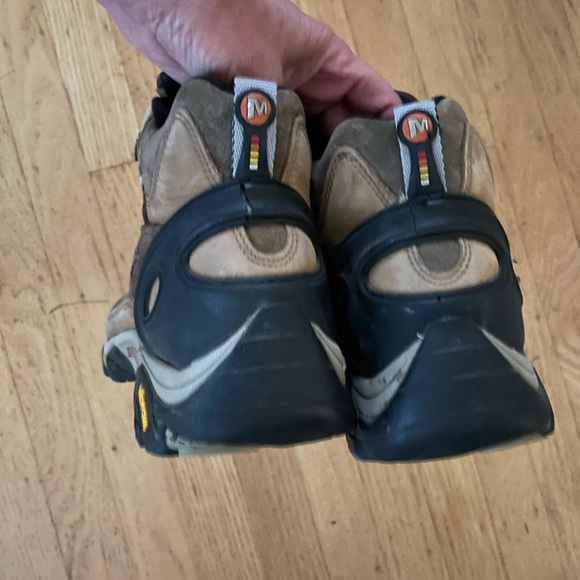 Merrell Brown and Black Outdoor Boots Rugged Durable Design - Picture 4 of 5